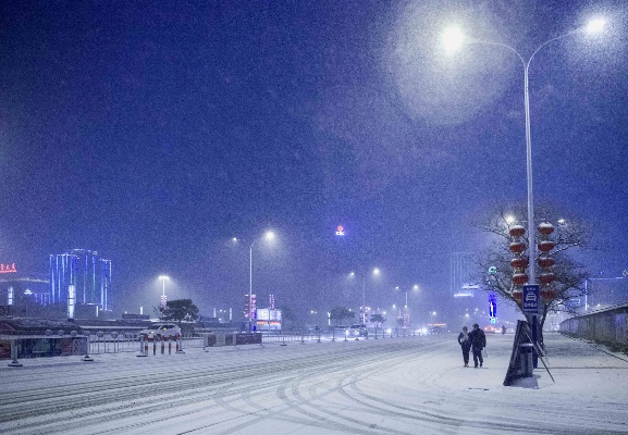 下雪晚上做什么赚钱呢视频 下雪晚上做什么赚钱呢视频下载