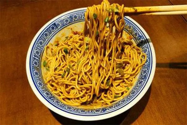 周口热干面加盟店报价多少（详细解析热干面加盟店的费用构成）