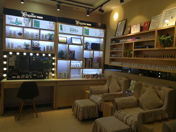 如何联系加盟美甲店电话（加盟美甲店的联系方式）