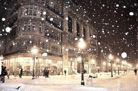 下雪晚上做什么赚钱呢图片 晚上下雪天发朋友圈的精美句子