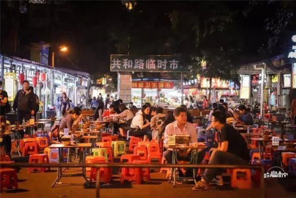 在南宁宵夜做什么赚钱呢？这是很多初来乍到或已在南宁的小商贩经常思考的问题。南宁，这座美丽的城市，以其独特的文化和繁华的夜生活而闻名。而宵夜，更是南宁夜生活的重要组成部分。那么，如何在南宁的宵夜市场中找到一条赚钱的路呢？