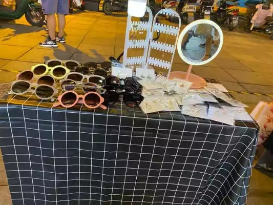 摆摊赚钱项目选择，从美食到科技，多方探索市场潜力