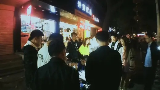 小河边商机无限，五大热门生意模式探讨，这个标题简洁明了，突出了文章的核心内容，即探讨小河边可以开展的五大热门生意模式。