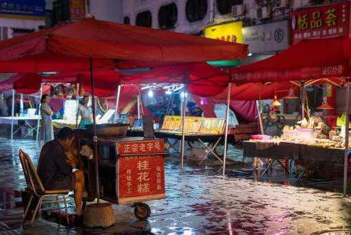 外面摆地摊做什么赚钱多 外面摆地摊做什么赚钱多呢