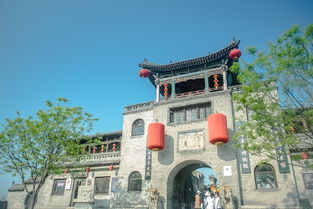 马家大院位于历史悠久且繁荣的商业中心，面对市场的激烈竞争，许多不同的商家云集此地，蕴藏着无数的商业机遇。在这类繁华的商业环境下，如何选择经营的业务不仅需看本地的地域文化及经济特征，还必须借助灵活的商业头脑和敏锐的市场洞察力。那么，对于马家大院来说，做什么生意更容易赚钱呢？以下将分析不同可能的商机及其相关的盈利策略和市场定位考量。
