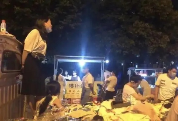 广西摆摊，谁能名利双收的神秘“带货故事”，激情涌流的生活盈余领悟时刻