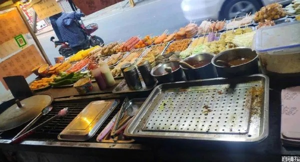 摆摊儿做什么小吃赚钱，热门小吃创业指南