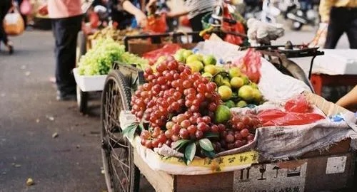 卖水果摆摊，策略、机遇与盈利之路