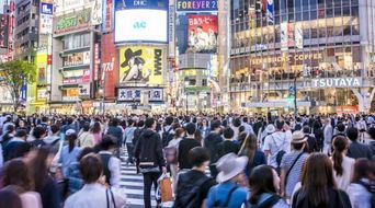 混家电品牌，跨界融合，共创智能生活新篇章