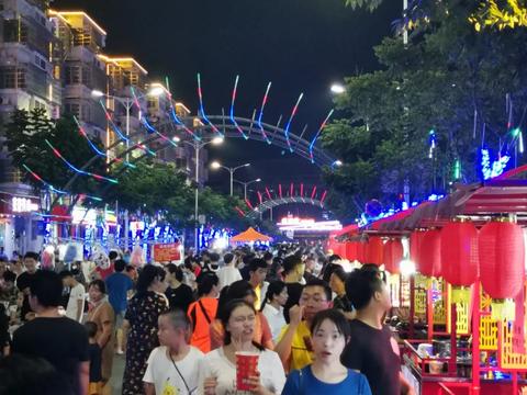 瑶湖夜市小吃赚钱之道，探寻热门美食及经营之道