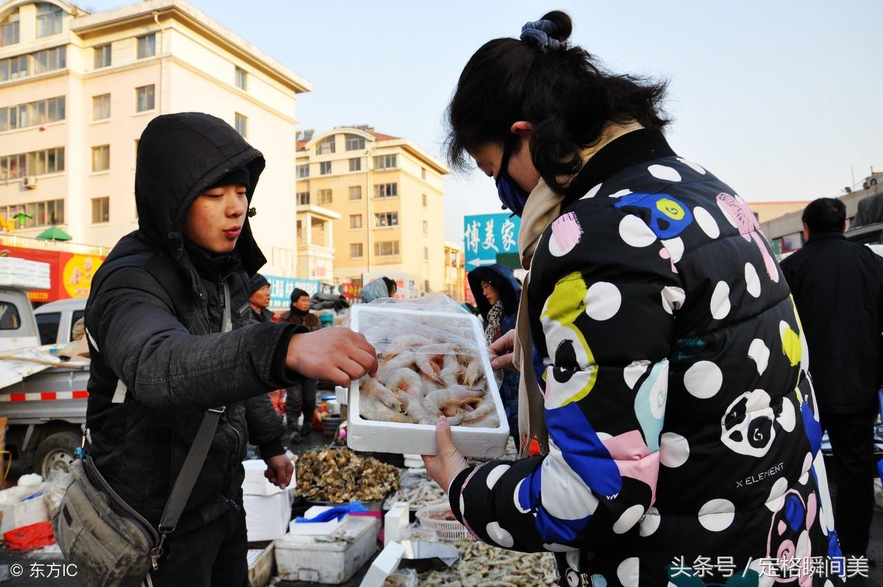 大爷大妈的小买卖致富之道，挖掘社区经济的无限商机
