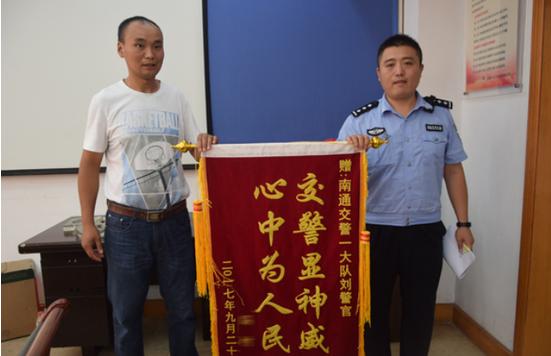 以「流动上门做什么比较赚钱」为主题拓展想象，下面是为你起的一个标题及对应的文章，共计一千二百字以上，