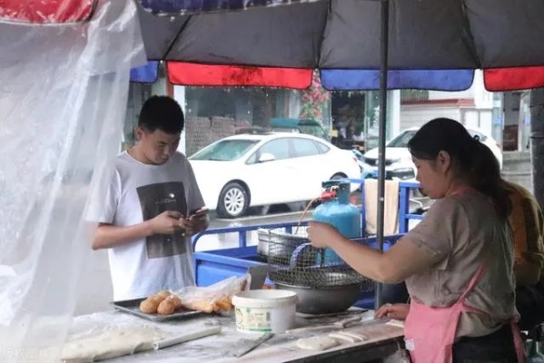 暑假摆地摊，如何选择赚钱生意