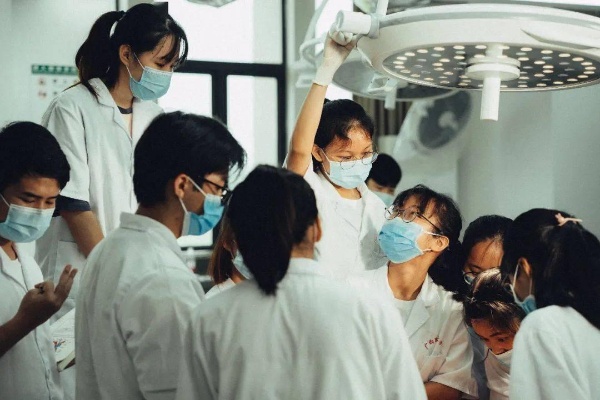 医学生暑假做什么赚钱 医学生的暑假