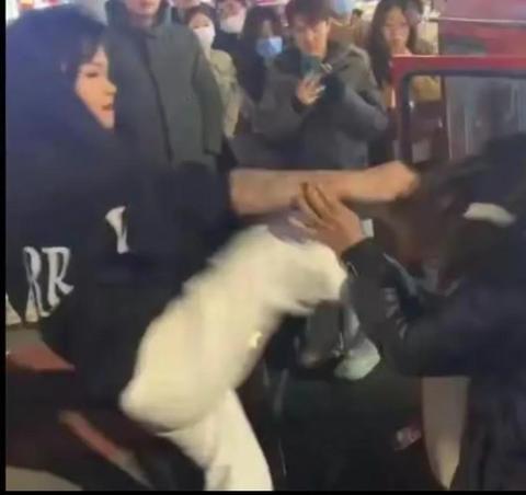 精神小妹在做什么生意赚钱 精神小妹都干啥